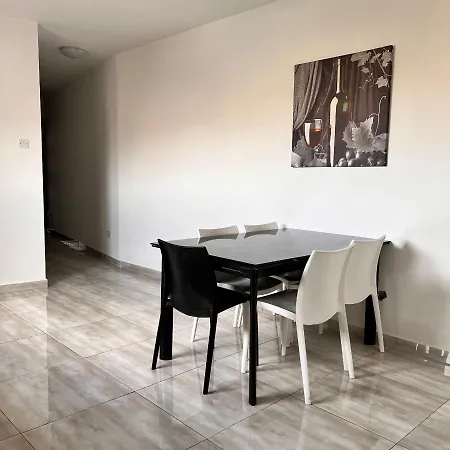 F5 2, Private Two Single Beds Shared Bathroom In Shared Flat Msida