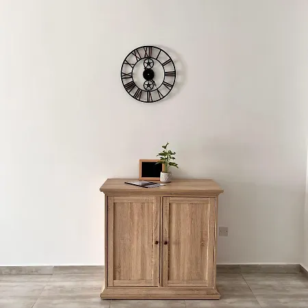 Privat bolig F5 2, Private Two Single Beds Shared Bathroom In Shared Flat