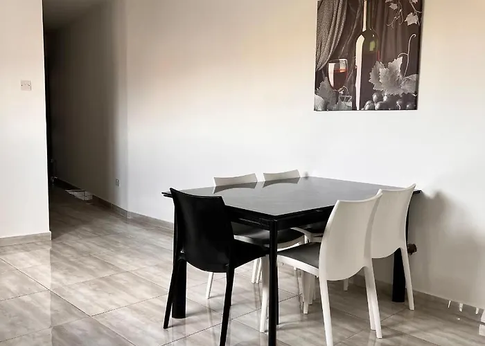 F5 2, Private Two Single Beds Shared Bathroom In Shared Flat Msida