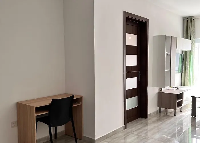 F5 2, Private Two Single Beds Shared Bathroom In Shared Flat Homestay