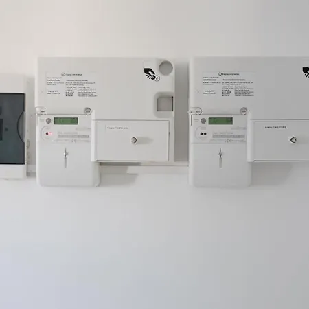 F5 2, Private Two Single Beds Shared Bathroom In Shared Flat *