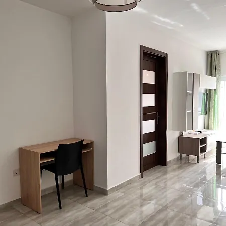 F5 2, Private Two Single Beds Shared Bathroom In Shared Flat ホームステイ