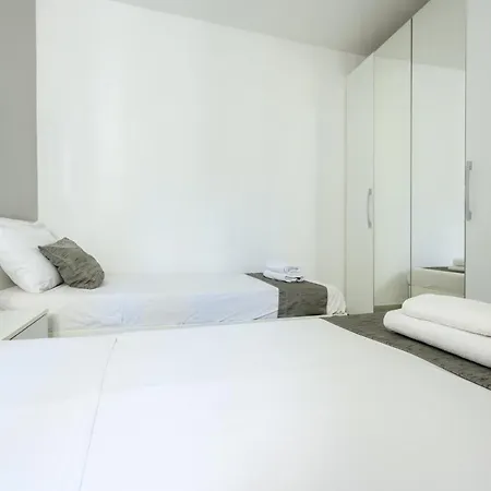 ホームステイ F5 2, Private Two Single Beds Shared Bathroom In Shared Flat