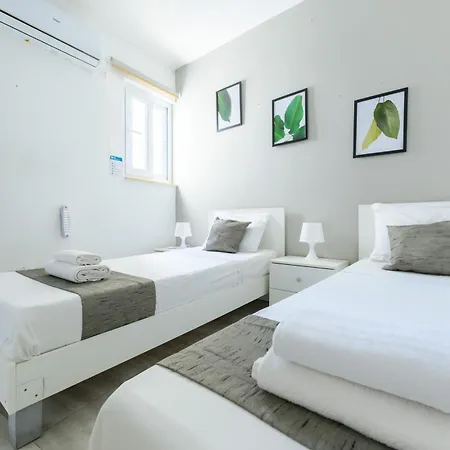 F5 2, Private Two Single Beds Shared Bathroom In Shared Flat ホームステイ