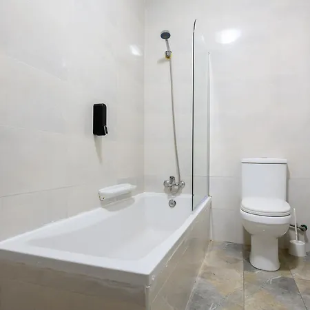 F5 2, Private Two Single Beds Shared Bathroom In Shared Flat ホームステイ *