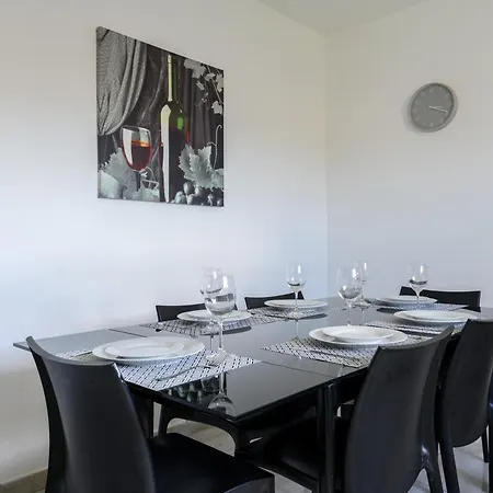 F5 2, Private Two Single Beds Shared Bathroom In Shared Flat ムサイダ