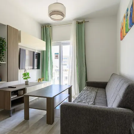 F5 2, Private Two Single Beds Shared Bathroom In Shared Flat ホームステイ