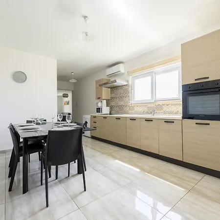 F5 2, Private Two Single Beds Shared Bathroom In Shared Flat ムサイダ