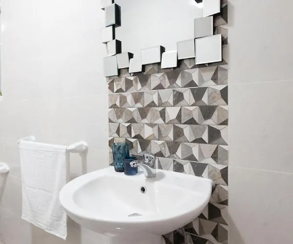 Habitación en casa particular F5 2, Private Two Single Beds Shared Bathroom In Shared Flat *