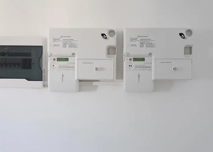 F5 2, Private Two Single Beds Shared Bathroom In Shared Flat *