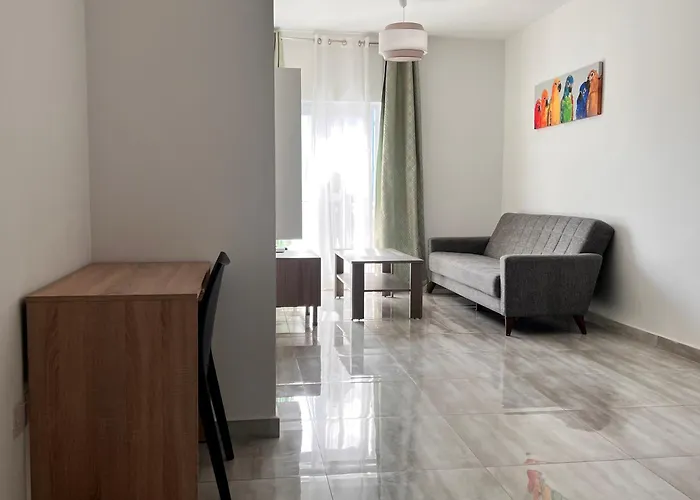 Habitación en casa particular F5 2, Private Two Single Beds Shared Bathroom In Shared Flat