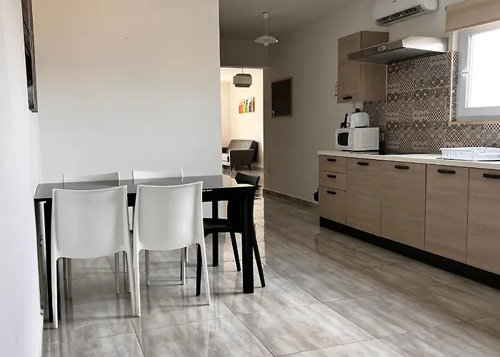 F5 2, Private Two Single Beds Shared Bathroom In Shared Flat Habitación en casa particular